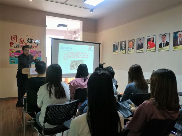 凝聚团队精神建设高效团队,凝聚团队智慧激发潜能助成长