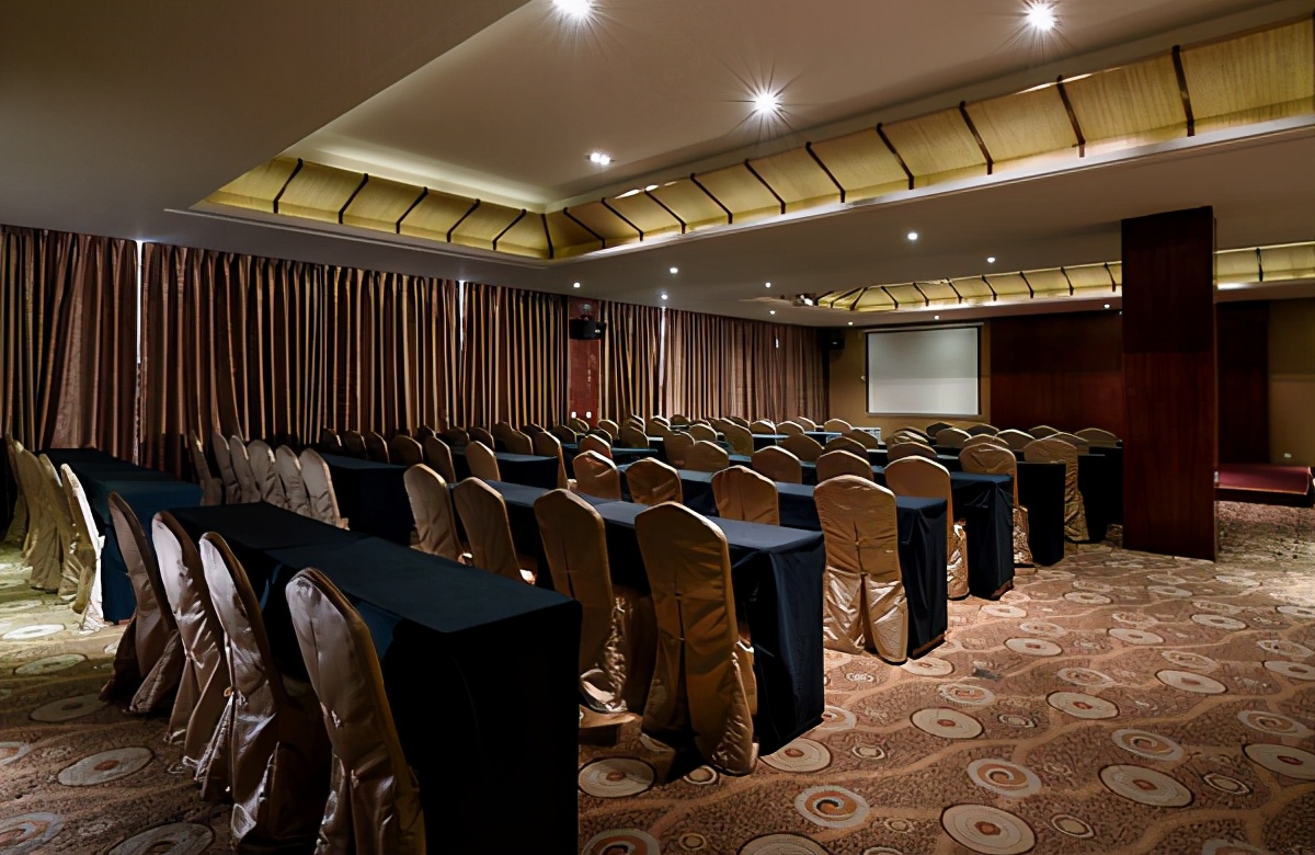 大邑烤全羊团建,成都都江堰拓展团建基地推荐