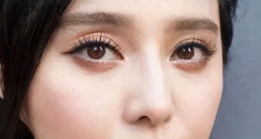 为什么有些人化妆反而显老显黑,50多岁的女人怎么化妆不显老