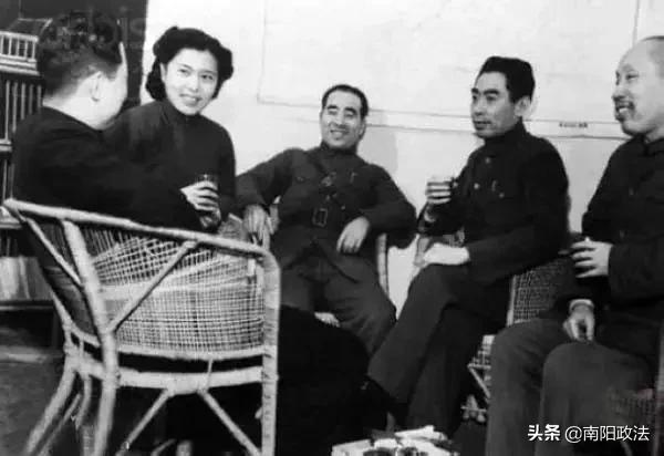 【荐读】你只知道王毅、华春莹，却不知道这个迷倒万千人的燕大“校花”才是曾经中国外交部隐藏的最狠角色！