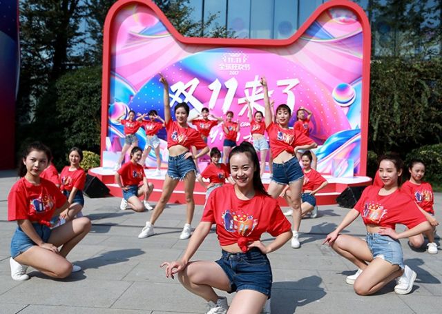 相同的衣服在拼多多和淘宝上价格,为啥一样的衣服拼多多比淘宝便宜