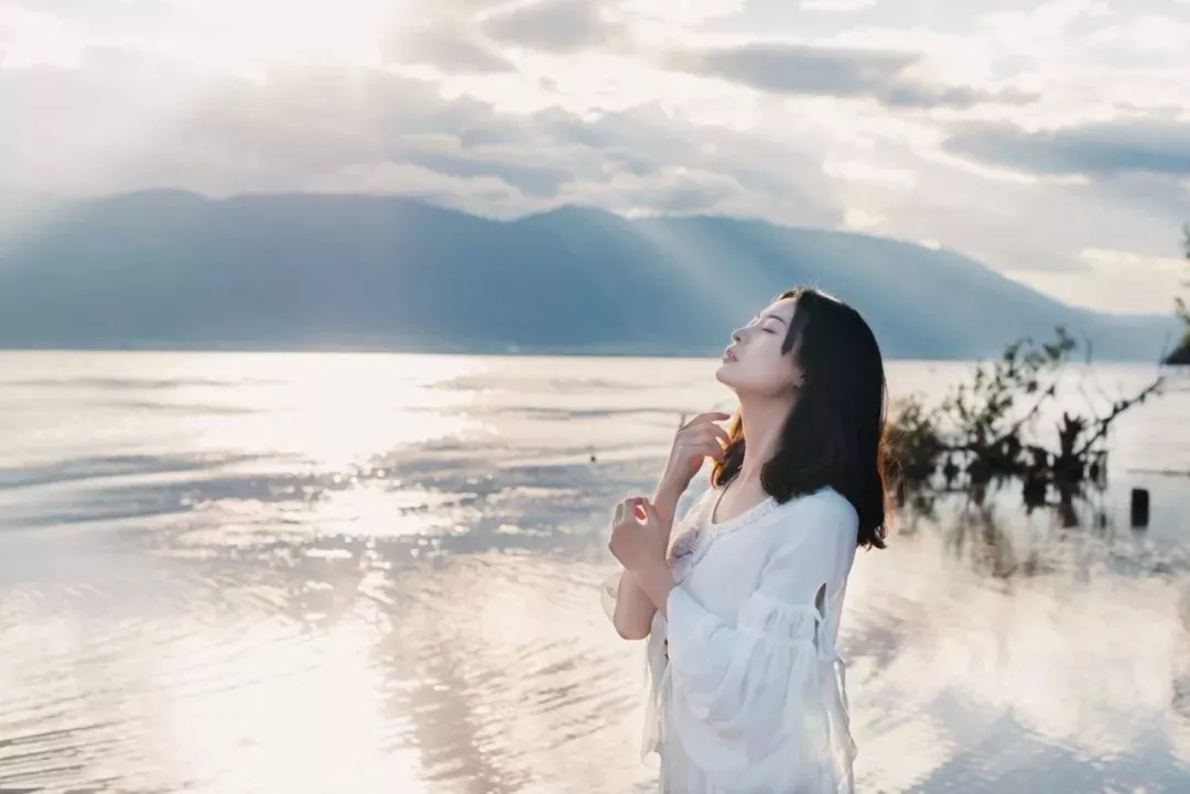 不得罪小人小人不会得寸进尺么,永远别怕得罪得寸进尺的人