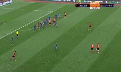 上港两球被吹越位,上港越位