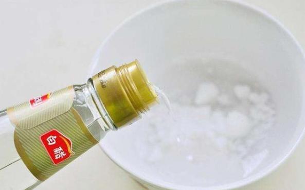 蛋清小苏打敷脸的正确方法,面粉敷脸加小苏打能美白吗