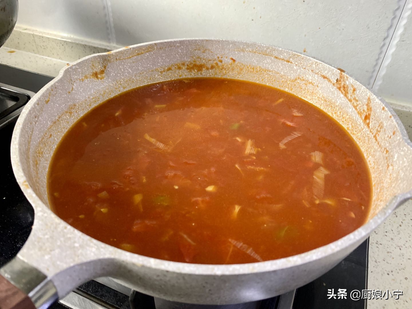 吃火锅必备菜番茄锅底,番茄锅底火锅配什么好吃