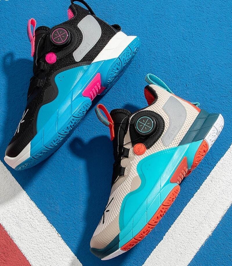 童鞋装碳板，配置高过耐克PG4，李宁真有你的