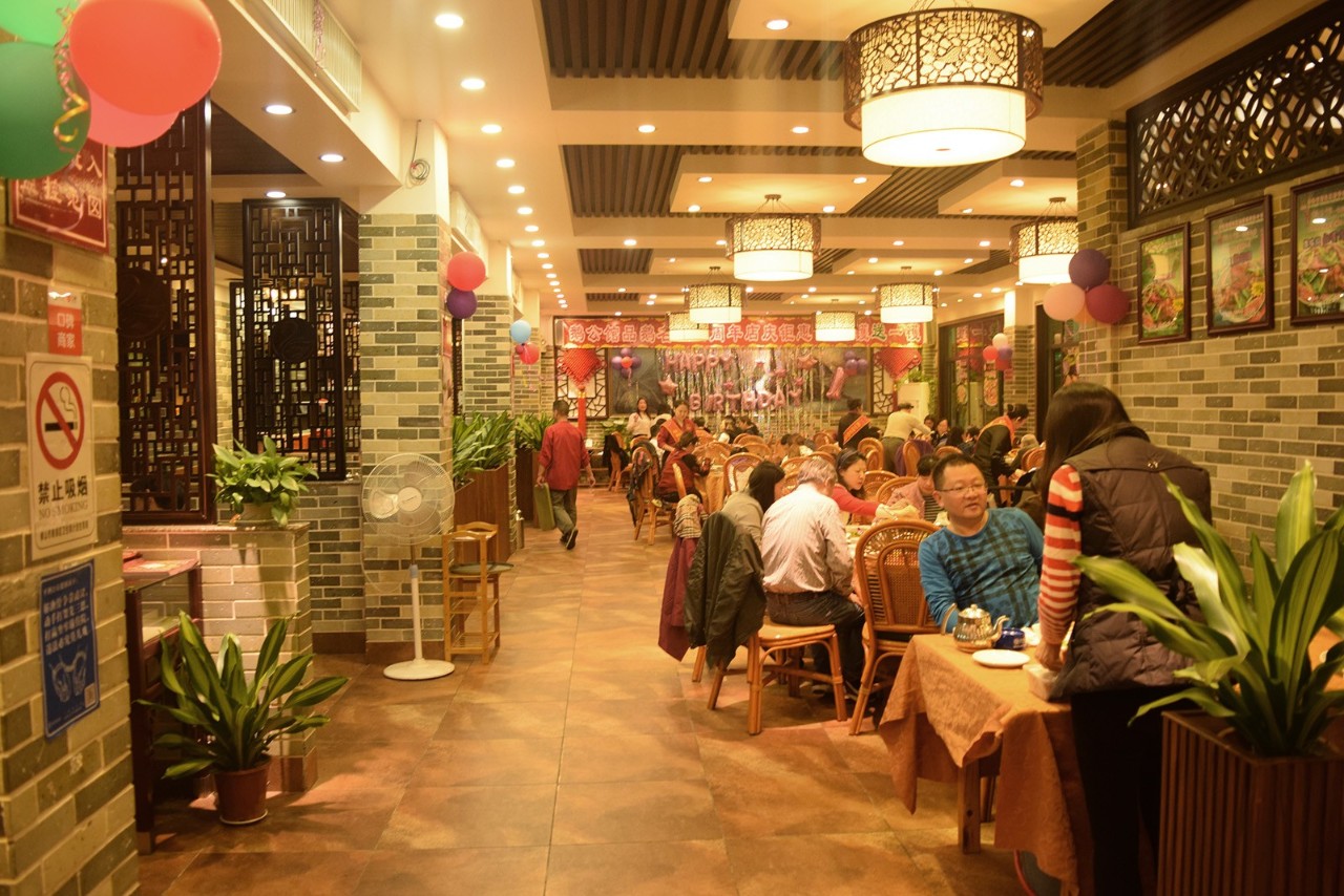 这家老字号食鹅专门店在南海街知巷闻，招牌干逼鹅只需138元锅！