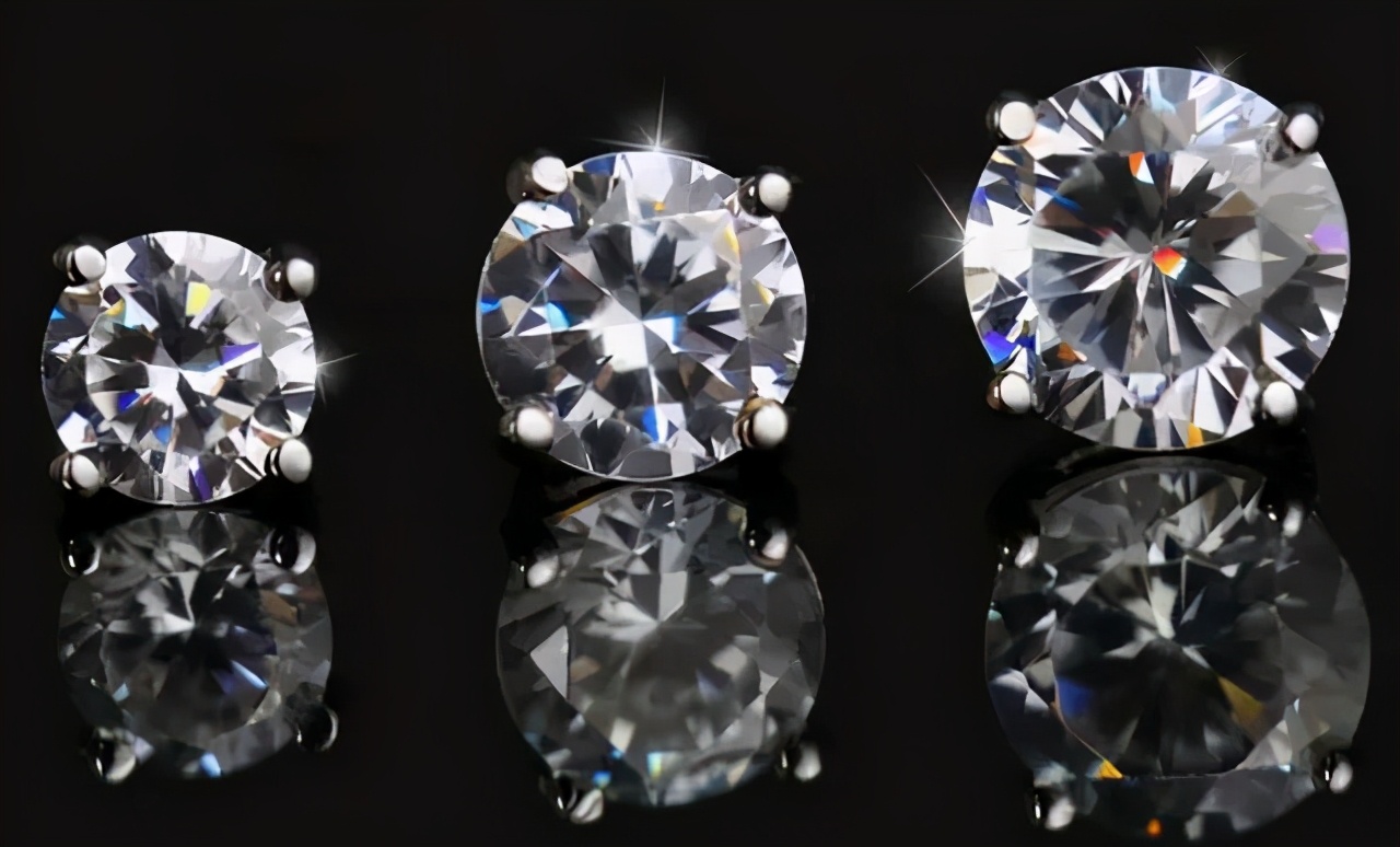 莫桑石和钻石哪个是人造钻石,人工钻石跟莫桑石哪个贵