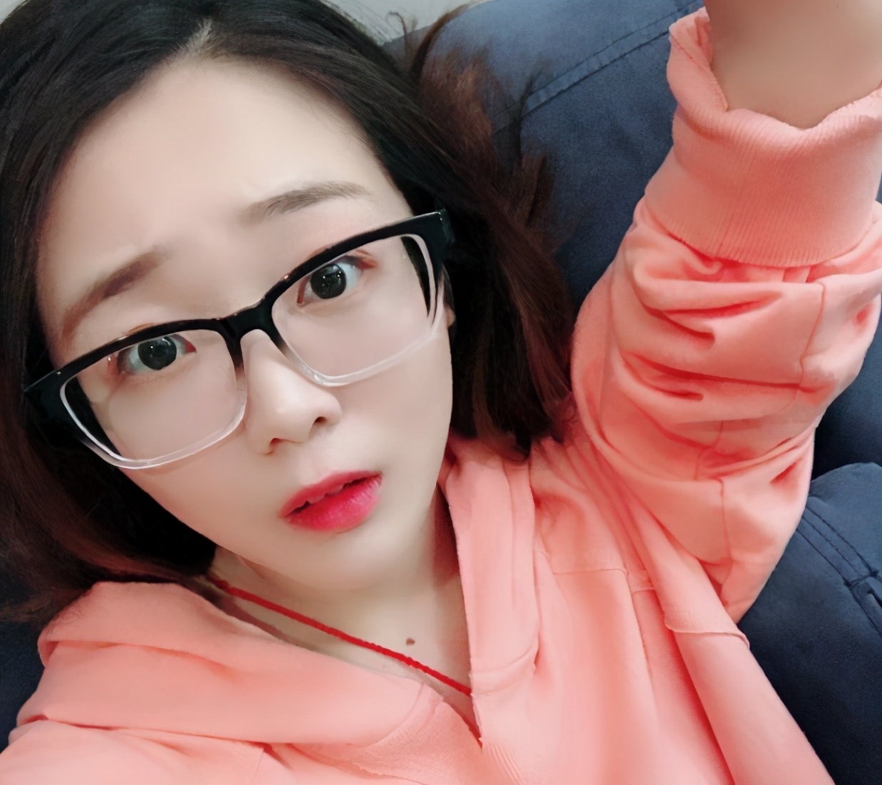 6岁出道10岁时一夜成名,6岁出道红极一时