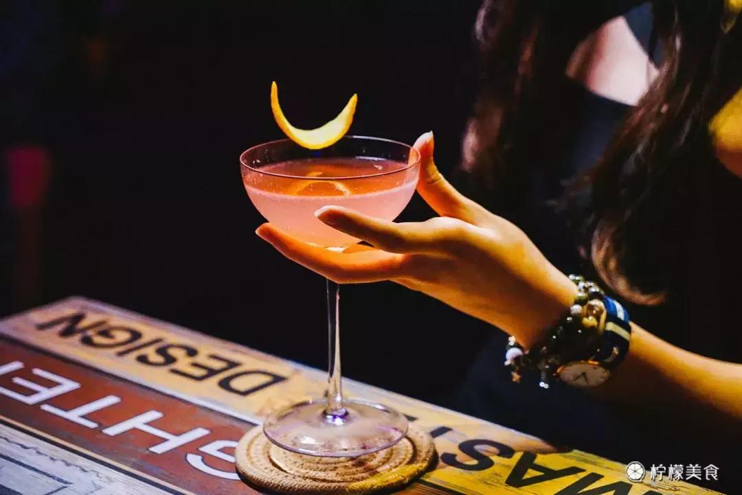 深圳藏在巷子里的酒馆清吧,藏在深圳闹市里的复古小酒馆