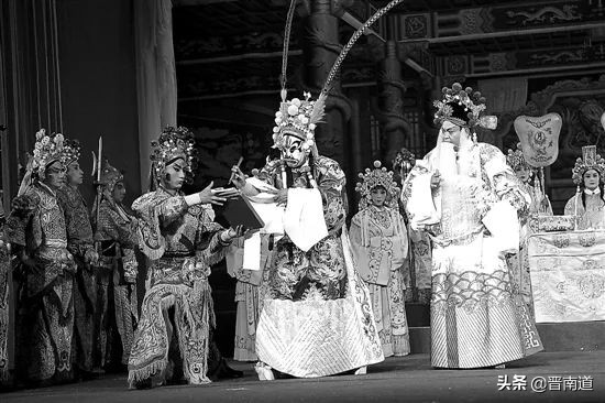 不如台下看戏的对联,台下看戏的对联