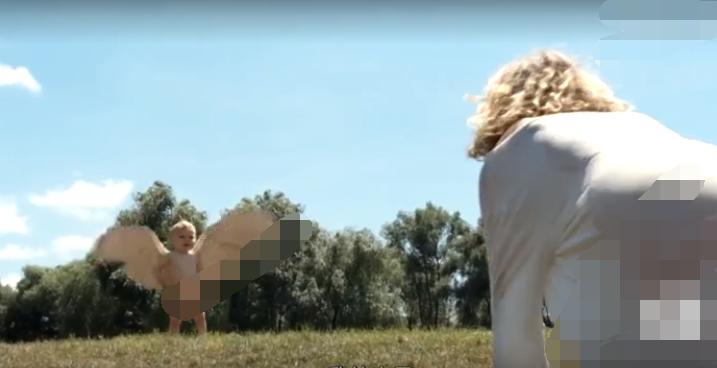 男孩背后长了一只翅膀,男孩身上长了一对翅膀是什么电影