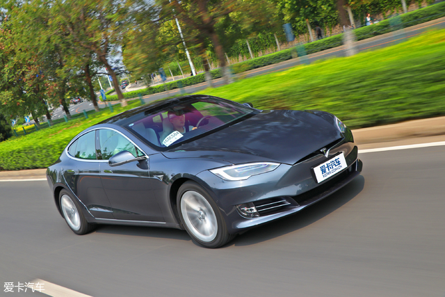 特斯拉modelsperformance,特斯拉modelsplaid版vs布加迪
