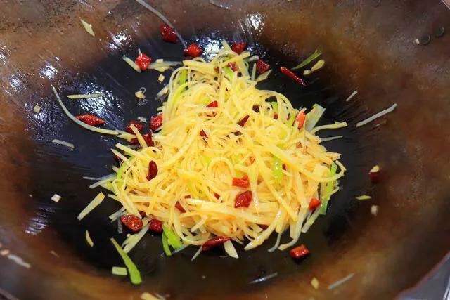 让炒锅不粘锅,让炒菜锅不粘锅的妙招