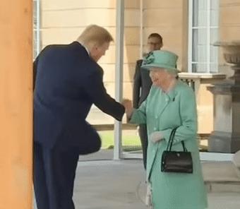 我伸出手，他却把我拒之门外，特朗普的洁癖有多严重？