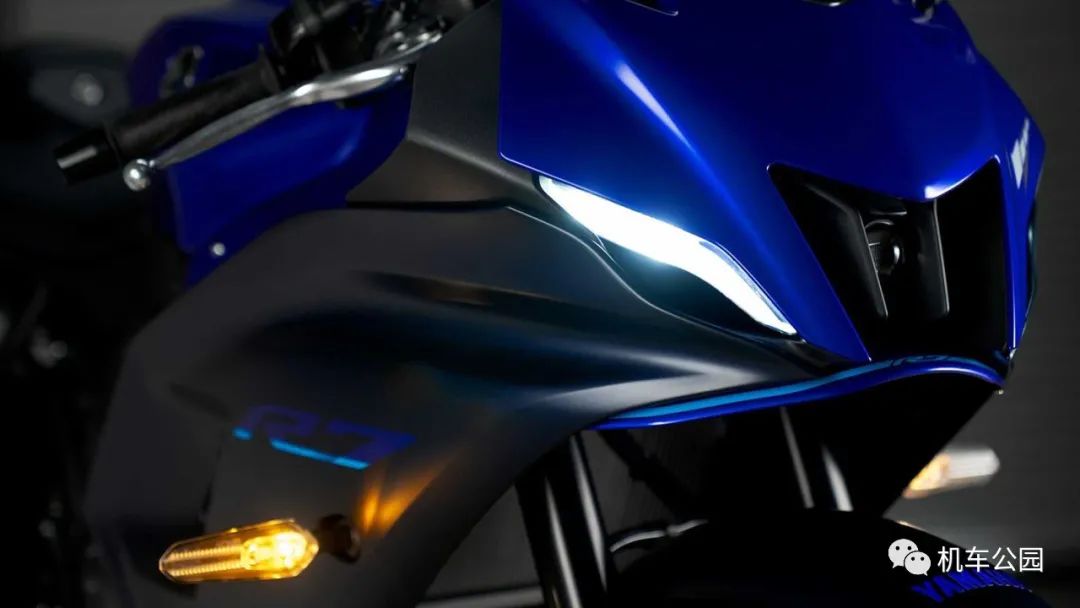 8999美元，雅马哈发布2022款R7，车身比R3还窄