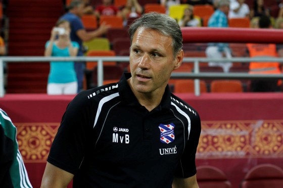 守门员的扑救演变,守门员动作变形