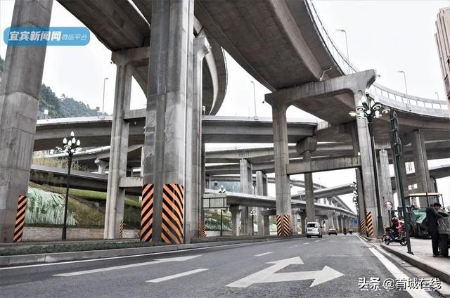 宜宾这座“5D”立交桥走错就走远了！一起来看看4个方向行走路线