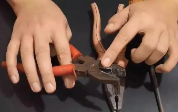 生锈的工具用醋泡有用吗,时间久了工具生锈怎么办