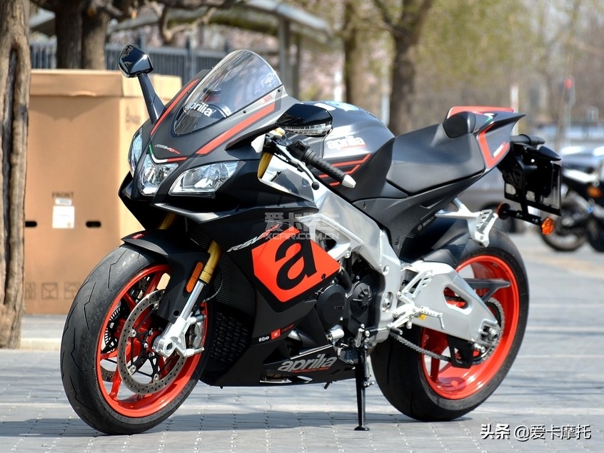 推荐车的长腿小姐姐,新手骑仿赛摩托车推荐