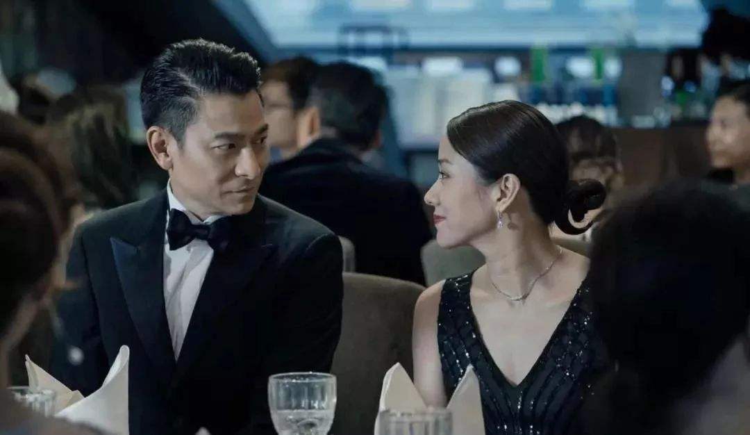 有了颈纹是衰老的标志,为什么有颈纹就显老