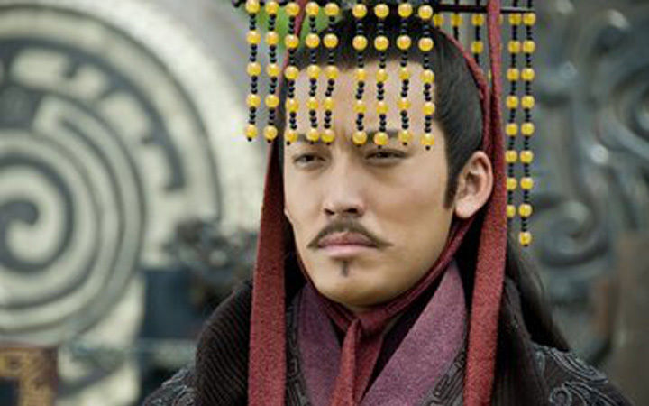 雷打火烧不肖子孙是真的吗？点天灯是从上往下烧还是从下往上？