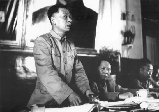 粟裕战功赫赫,*少奇刘**更是极力推荐他为元帅,为何最终还是授大将