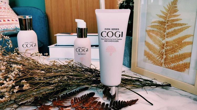 高姿美白补水套装评测，清爽淡淡幽香，适合学生*党**