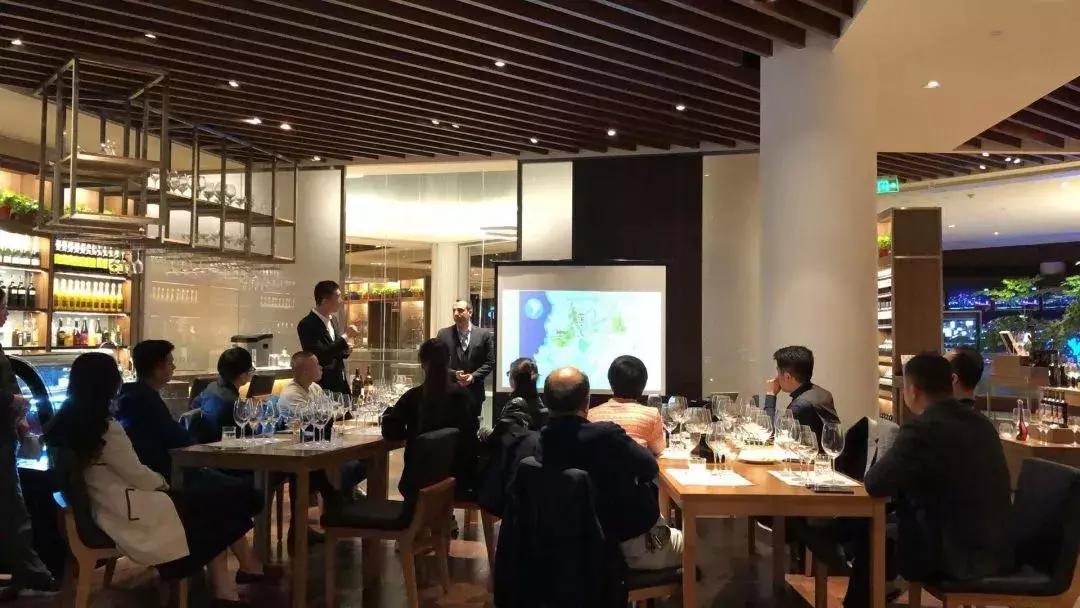 我在这家家电商场听了六十场讲座|每日新物种