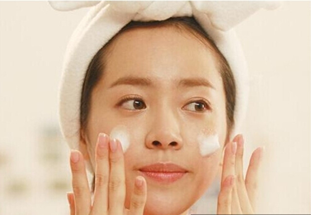 隔离洗完脸能直接涂吗,做完清洁脸可以涂隔离吗