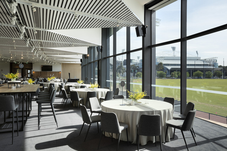 婢冲ぇ鍒╀簹glasshouse,婢冲ぇ鍒╀簹绀惧尯涓績