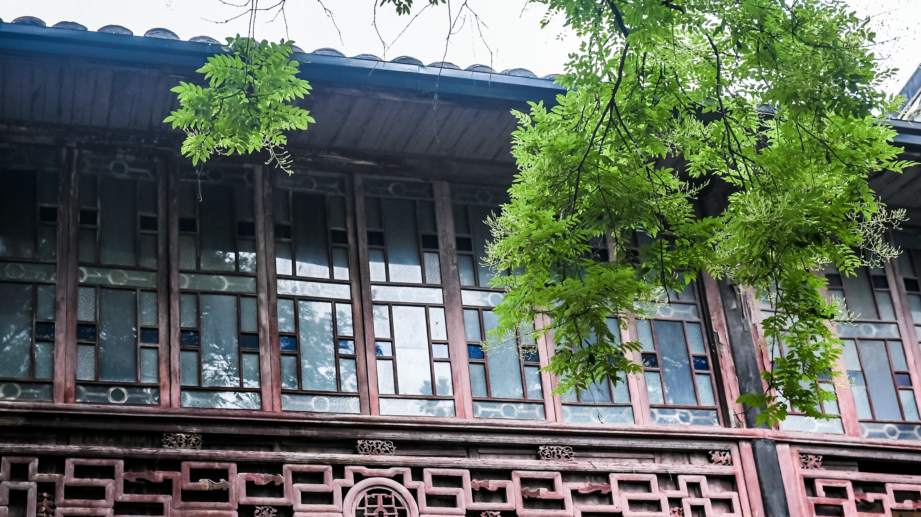 南浔古镇的蓝晶玻璃,蓝金玻璃南浔古镇