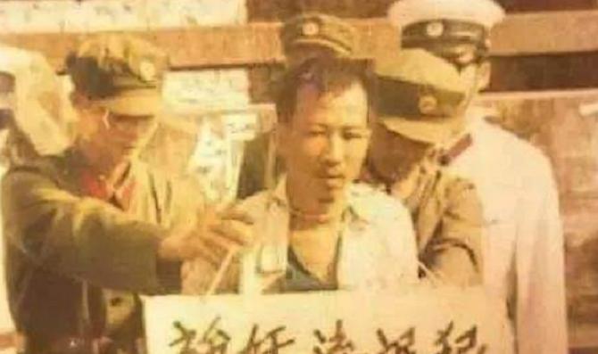 这老流氓人称“飞毛腿”，380名姑娘遭其毒手，作案只因夫妻不和