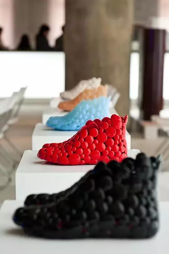 凯瑞姆、扎哈都有为梅丽莎设计过塑料鞋？没错，而且还怪好看的！