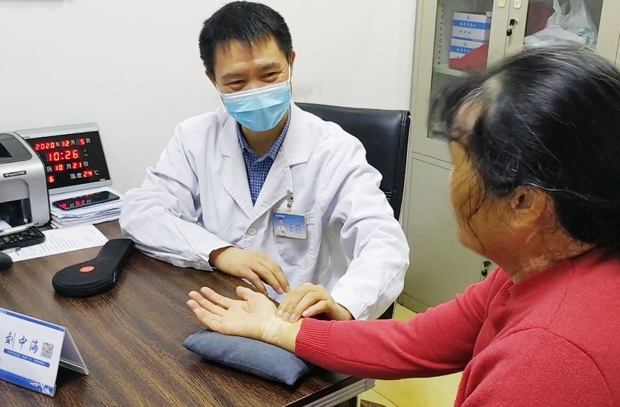 白癜风强化治疗的优势,筛查白癜风的检查项目是什么