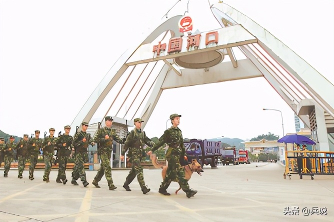梁三喜靳开来指导员是谁,梁三喜最后立功了吗