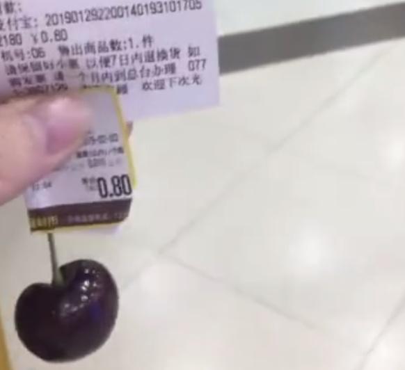 这“土豪”水果，价格比肉贵，吃它的人“非富即贵”，超市论个卖