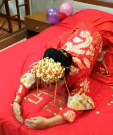 搞笑超市gif,超市减价的搞笑视频