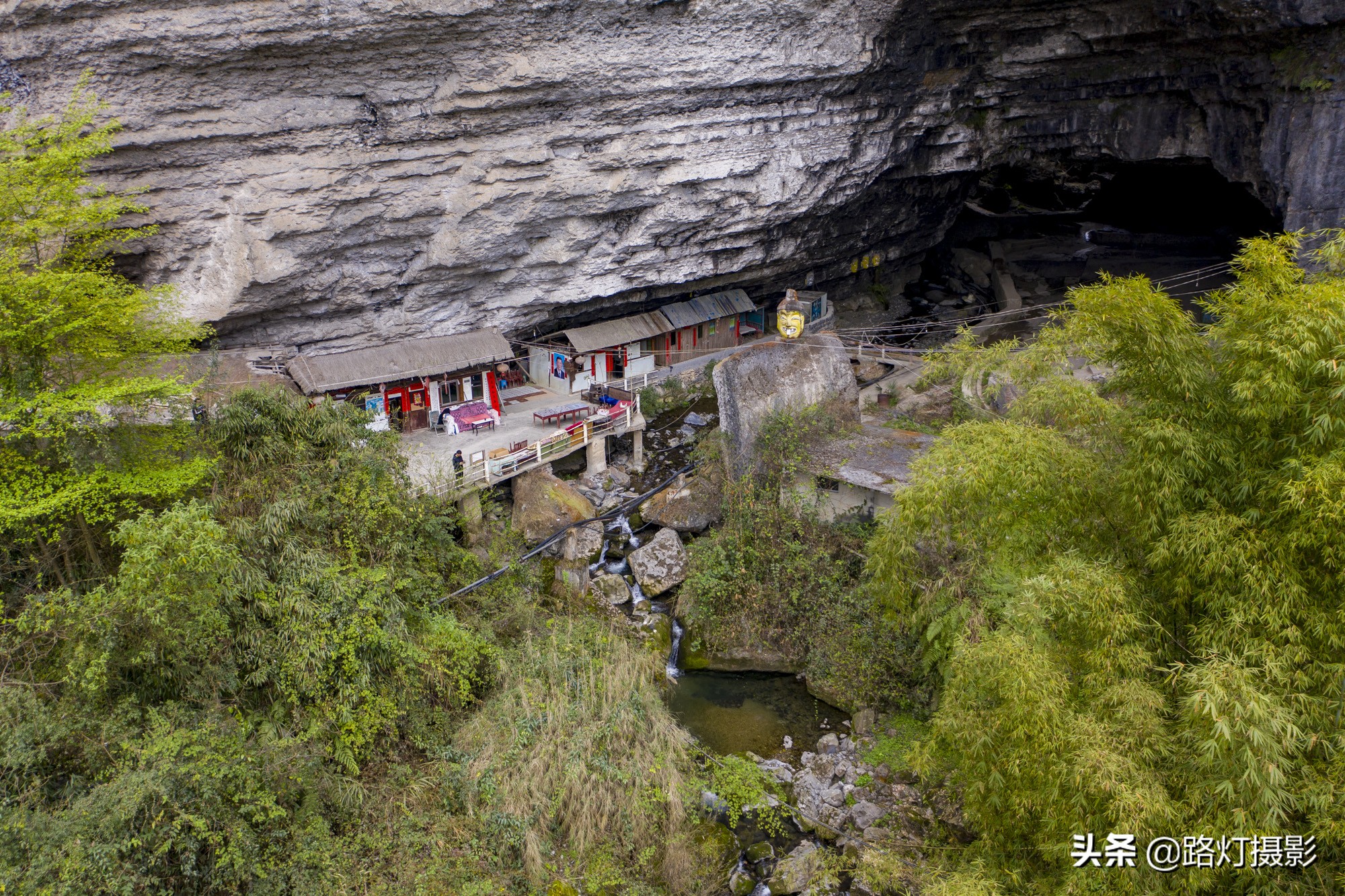 贵州一户人家隐居山洞已经300多年,贵州一山洞隐居16年的60岁老人