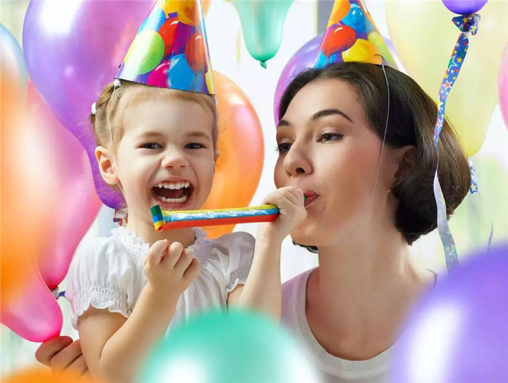 不让玩手机就大哭大闹，孩子成了手机奴怎么办？家长这样做很有效