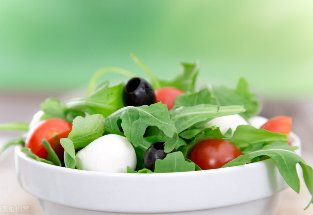 寿命和体重成反比？研究发现，60岁以后，微胖的老人更长寿