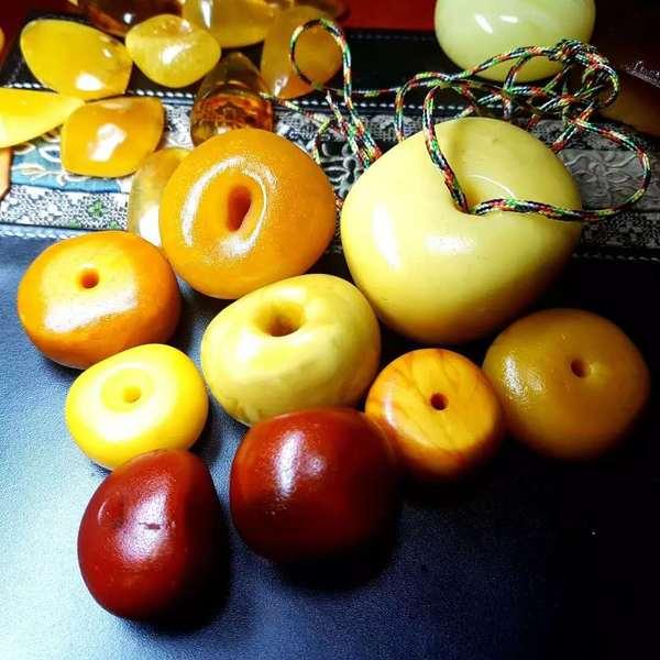 蜜蜡到底值不值得玩,藏民戴的蜜蜡大多数是变形的