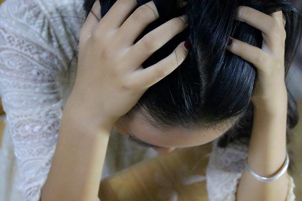 女生唇周长胡子留印怎么去除,女性唇出现胡子痕迹是怎么回事