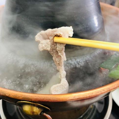 老北京涮羊肉：在胡同间寻觅，只为了这一口魂牵梦绕的涮肉