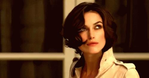 在家也穿这么精致吗,在家也穿西装打领带