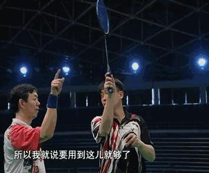 羽毛球高远球如何发力才正确,注意这4个动作让击球不再啃地