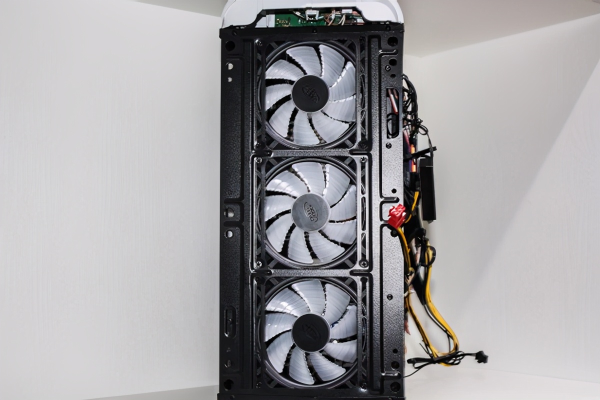 让你的主机更加炫酷，九州风神CF120Plus风扇装机体验