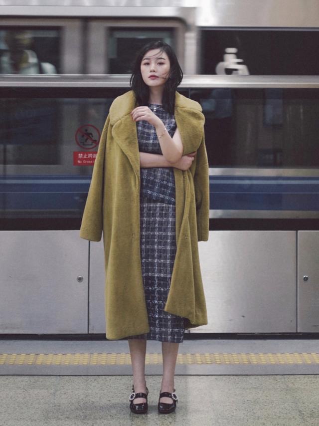 长大衣怎样穿搭最好看,长大衣适合穿什么款式的裙子