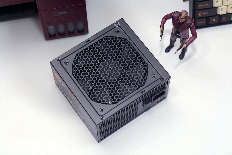 电脑的“心脏”不能马虎，换了新电源，谈谈高塔机箱走线