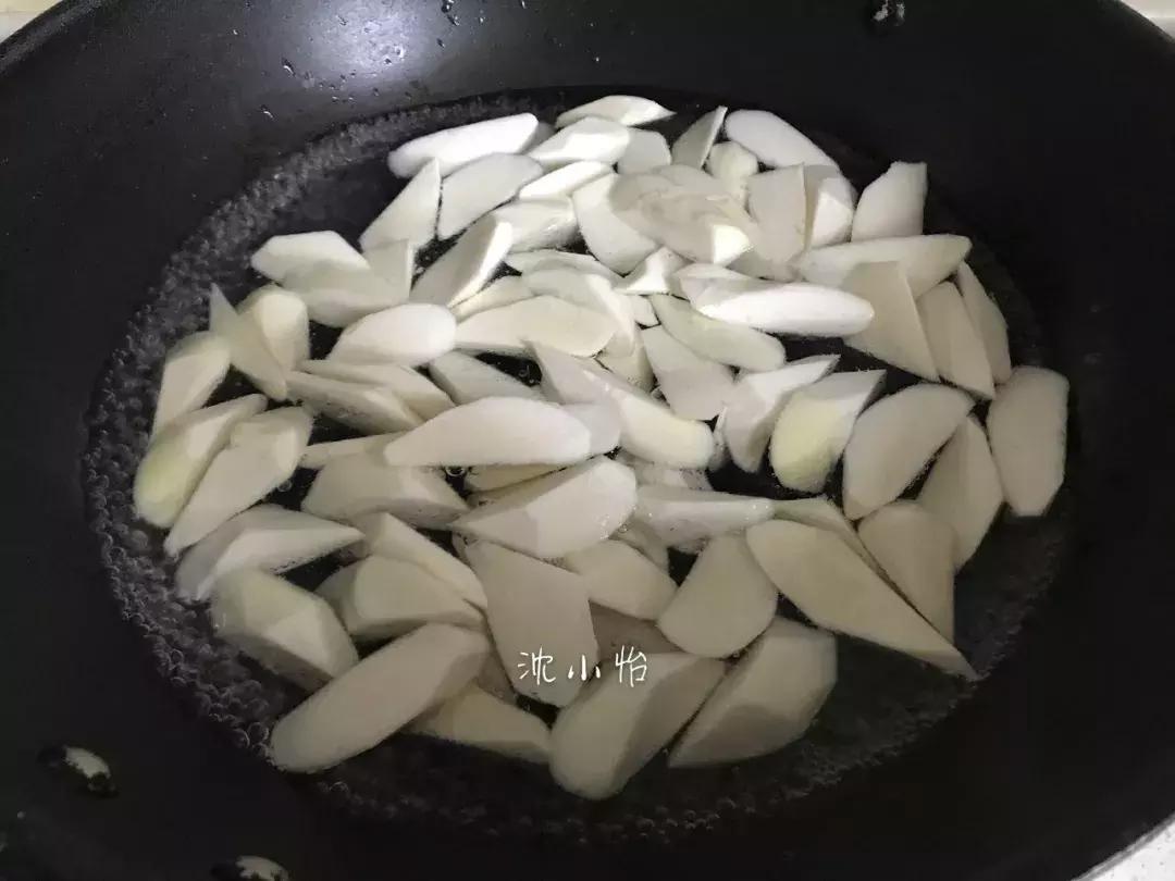 制作咸蛋黄的最好做法,咸蛋黄蒜蓉泥